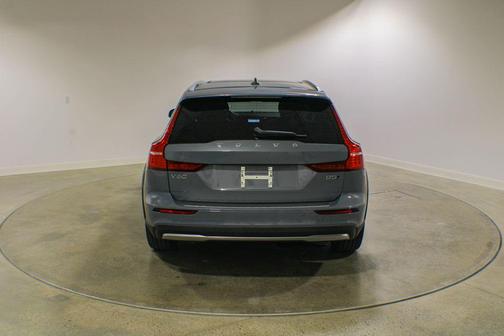 Thunder Grey Metallic 2024 Volvo V60 Cross Country B5 Ultimate