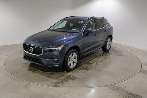 2022 Volvo XC60 B5 Momentum