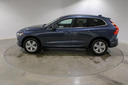 2022 Volvo XC60 B5 Momentum