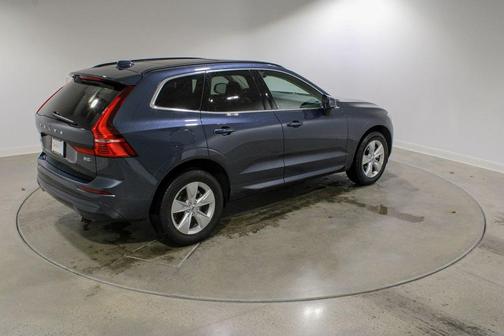 2022 Volvo XC60 B5 Momentum