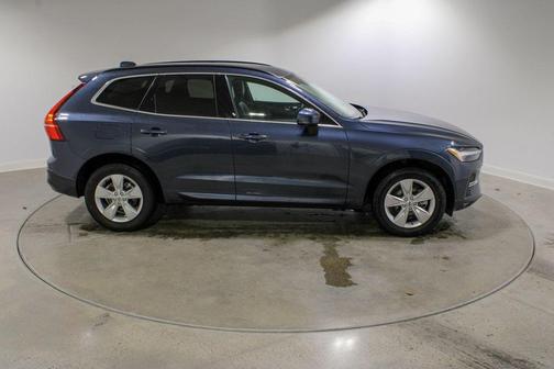 2022 Volvo XC60 B5 Momentum