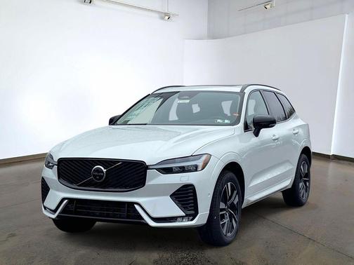 Crystal White Metallic 2026 Volvo XC60 B5 Plus
