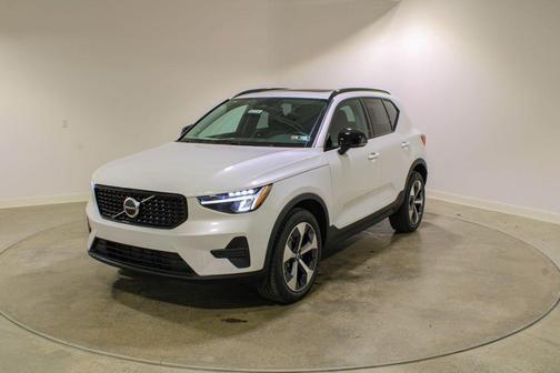 Crystal White 2026 Volvo XC40 Plus, B5 AWD Gas (mild hybrid), Dark