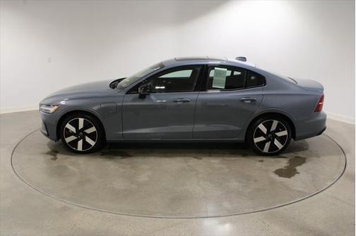 2024 Volvo S60 Recharge Plug-In Hybrid T8 Plus Dark Theme