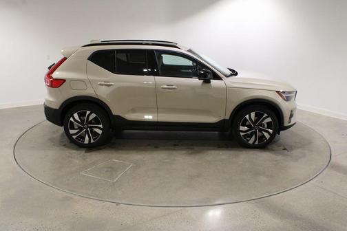 2026 Volvo XC40 B5 Ultra