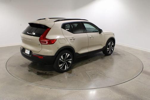 2026 Volvo XC40 B5 Ultra