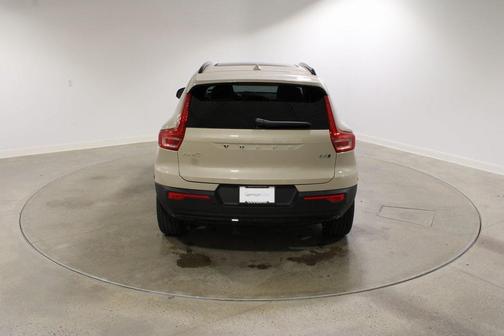 2026 Volvo XC40 B5 Ultra