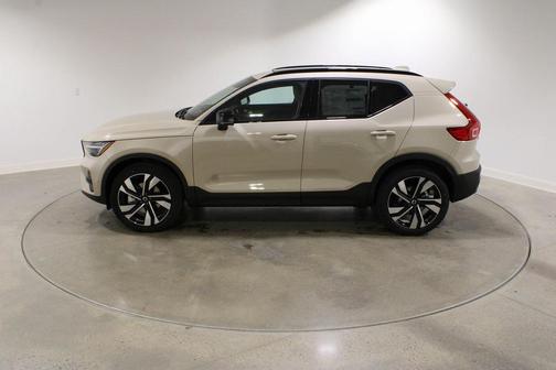2026 Volvo XC40 B5 Ultra