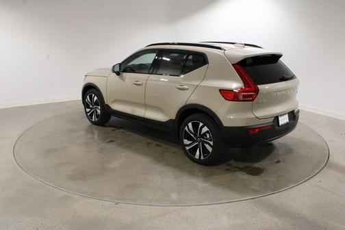 2026 Volvo XC40 B5 Ultra