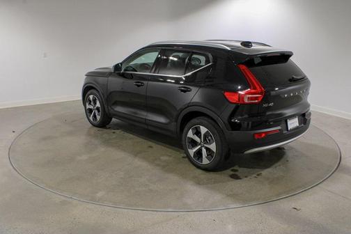 2025 Volvo XC40 B5 Plus Bright Theme