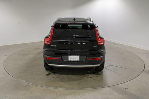 2025 Volvo XC40 B5 Plus Bright Theme
