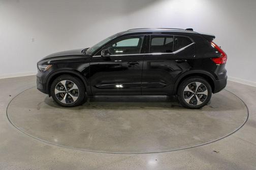 2025 Volvo XC40 B5 Plus Bright Theme