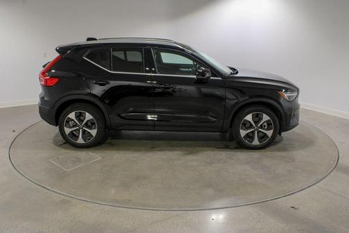 2025 Volvo XC40 B5 Plus Bright Theme