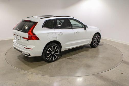 2025 Volvo XC60 B5 Plus
