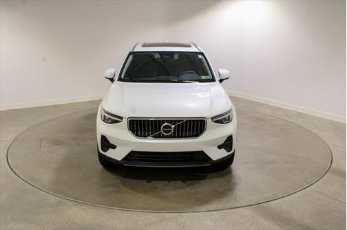 2025 Volvo XC40 B5 Core Bright Theme