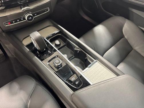 Denim Blue Metallic 2025 Volvo XC60 B5 Plus