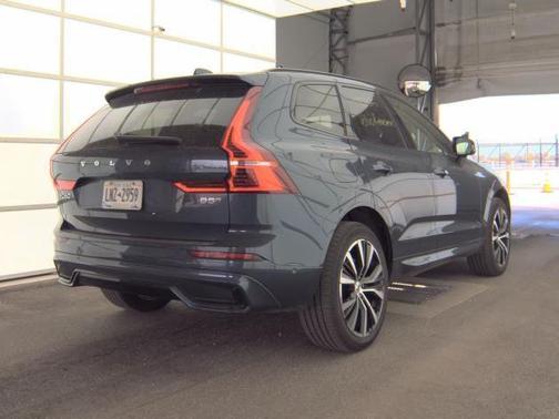 Denim Blue Metallic 2025 Volvo XC60 B5 Plus