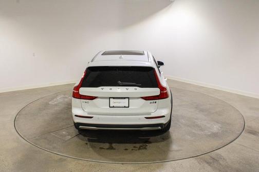 2024 Volvo V60 Cross Country B5 Plus