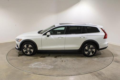 2024 Volvo V60 Cross Country B5 Plus
