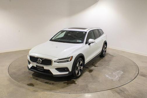 2024 Volvo V60 Cross Country B5 Plus
