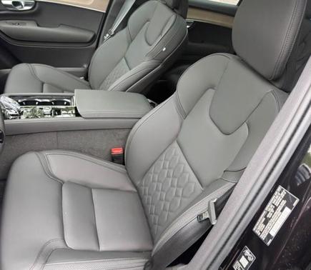 Onyx Black Metallic 2026 Volvo XC90 B6 Plus 7-Seater