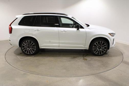 2026 Volvo XC90 B6 Ultra Dark Theme 6-Seater