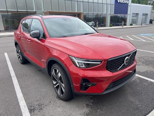 Fusion Red Metallic 2024 Volvo XC40 B5 Plus Dark Theme