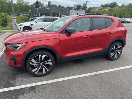 Fusion Red Metallic 2024 Volvo XC40 B5 Plus Dark Theme
