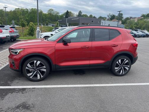 Fusion Red Metallic 2024 Volvo XC40 B5 Plus Dark Theme