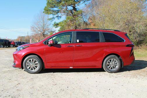 2025 Toyota Sienna XLE