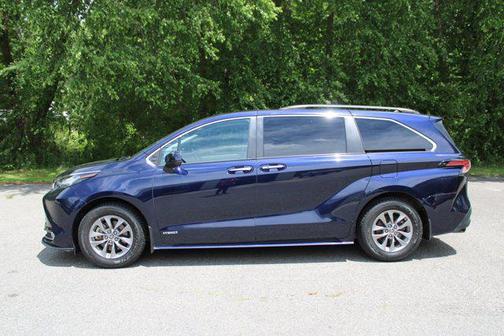 2021 Toyota Sienna XLE 7 Passenger