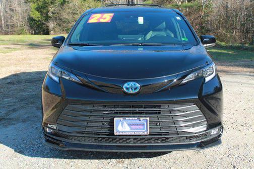 2025 Toyota Sienna Woodland Edition