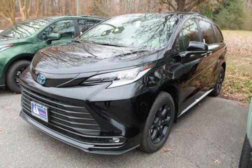 2025 Toyota Sienna Woodland Edition