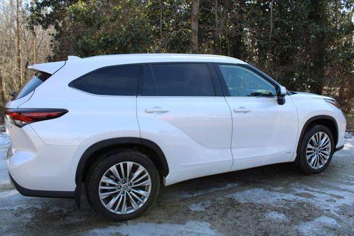 2025 Toyota Highlander Hybrid Platinum