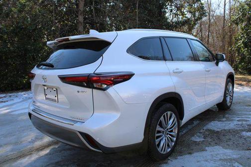 2025 Toyota Highlander Hybrid Platinum