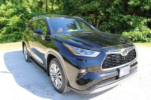 Midnight Black Metallic 2026 Toyota Highlander Hybrid Platinum