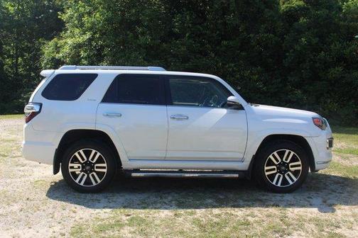 Photo 3 of 44 of 2017 Toyota 4Runner Limited