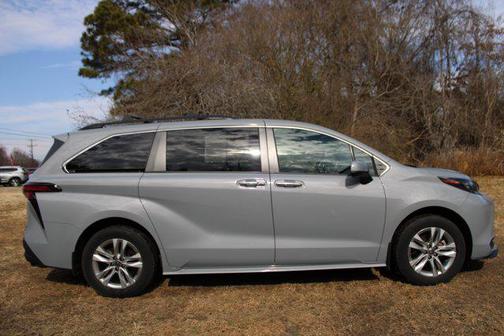 2022 Toyota Sienna Woodland Edition