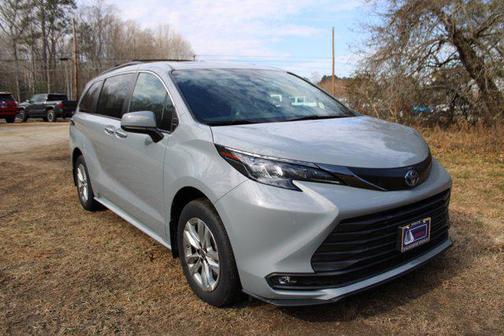 2022 Toyota Sienna Woodland Edition