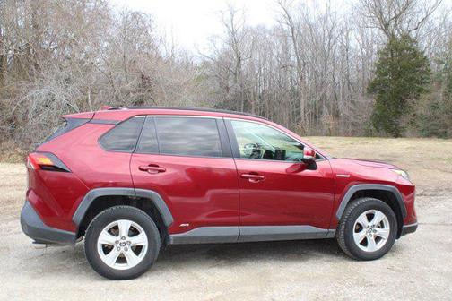 2020 Toyota RAV4 Hybrid XLE