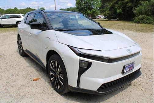 Wind Chill Pearl w/Midnight Black Metallic Roof 2026 Toyota bZ Limited