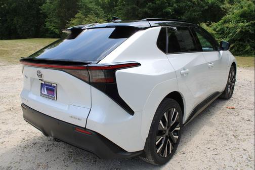Wind Chill Pearl w/Midnight Black Metallic Roof 2026 Toyota bZ Limited