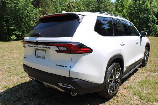 Wind Chill Pearl 2026 Toyota Grand Highlander Hybrid Platinum MAX