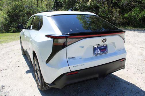 Wind Chill Pearl 2026 Toyota bZ XLE