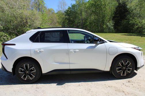 Wind Chill Pearl 2026 Toyota bZ XLE