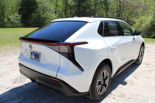 Wind Chill Pearl 2026 Toyota bZ XLE