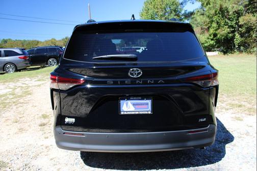 Midnight Black Metallic 2026 Toyota Sienna XLE
