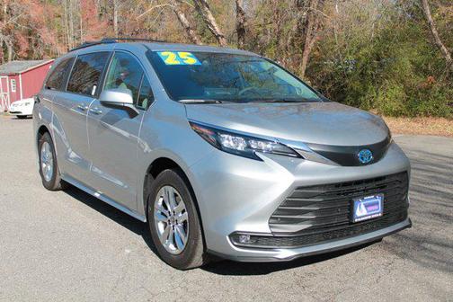 2025 Toyota Sienna XLE