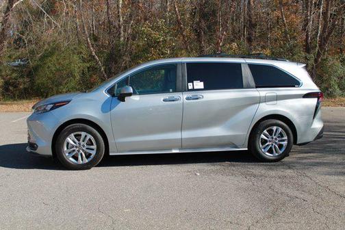 2025 Toyota Sienna XLE