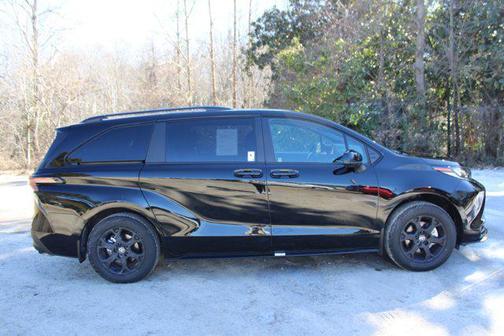 2026 Toyota Sienna Woodland Edition